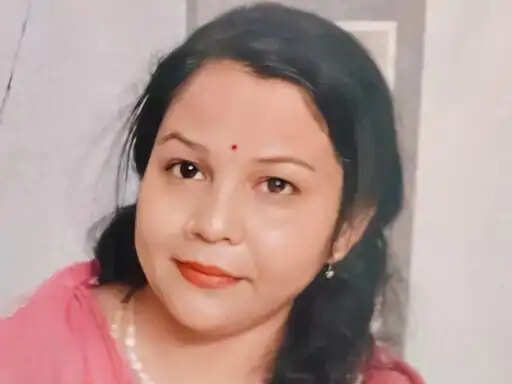 ट्रेन के शौचालय में एडीजे की पत्नी की मौत, साइलेंट हार्ट अटैक से गई जान