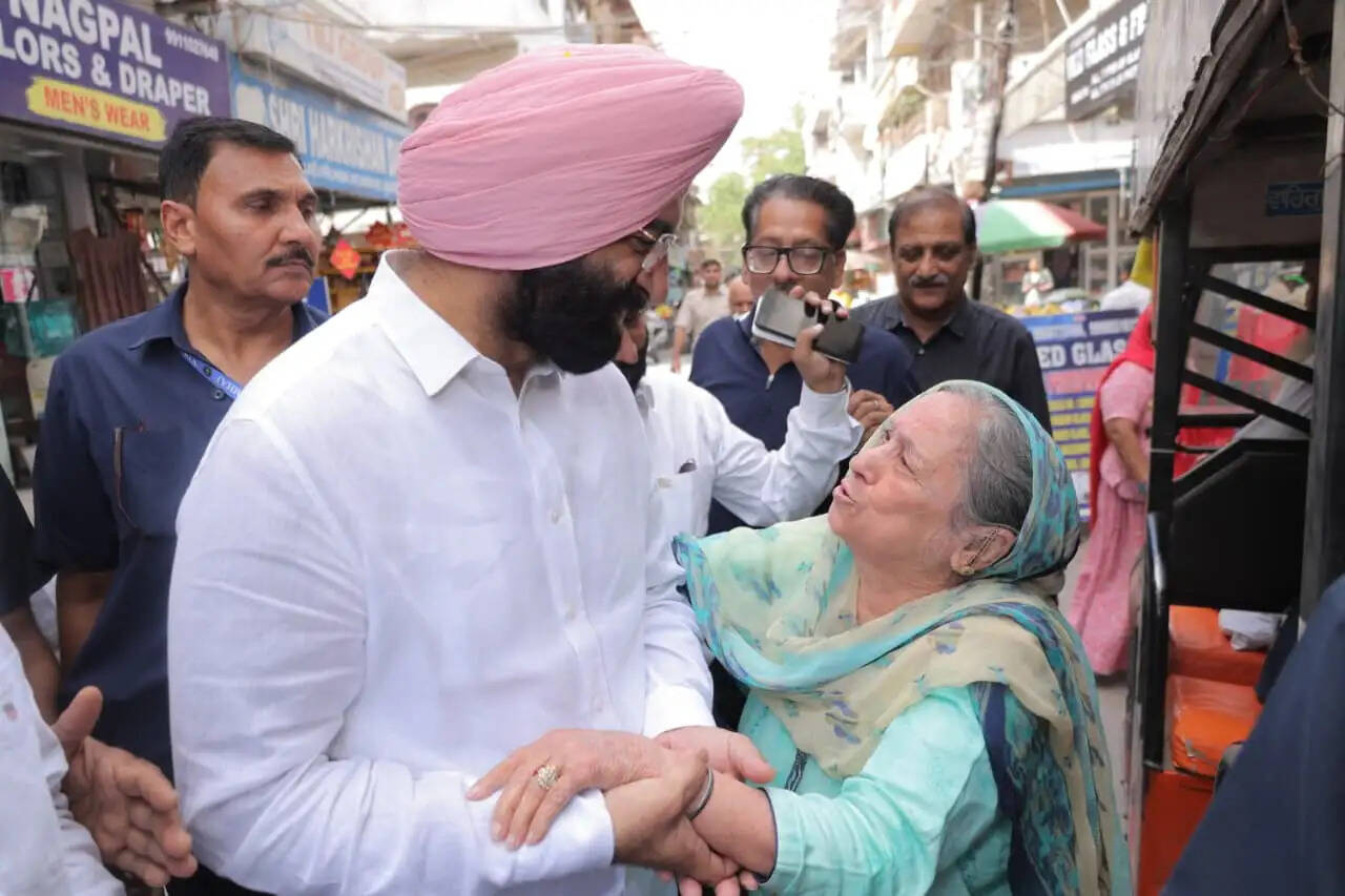 मंत्री सिरसा ने राजौरी गार्डन में 14 करोड़ के विकास कार्यों का किया शुभारंभ