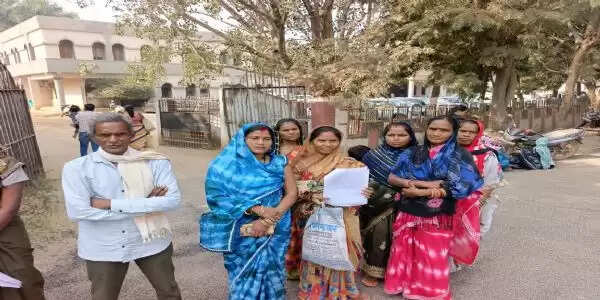 धमतरी : महिला स्व-सहायता समूह भंवरमरा ने की राशन दुकान संचालन की मांग