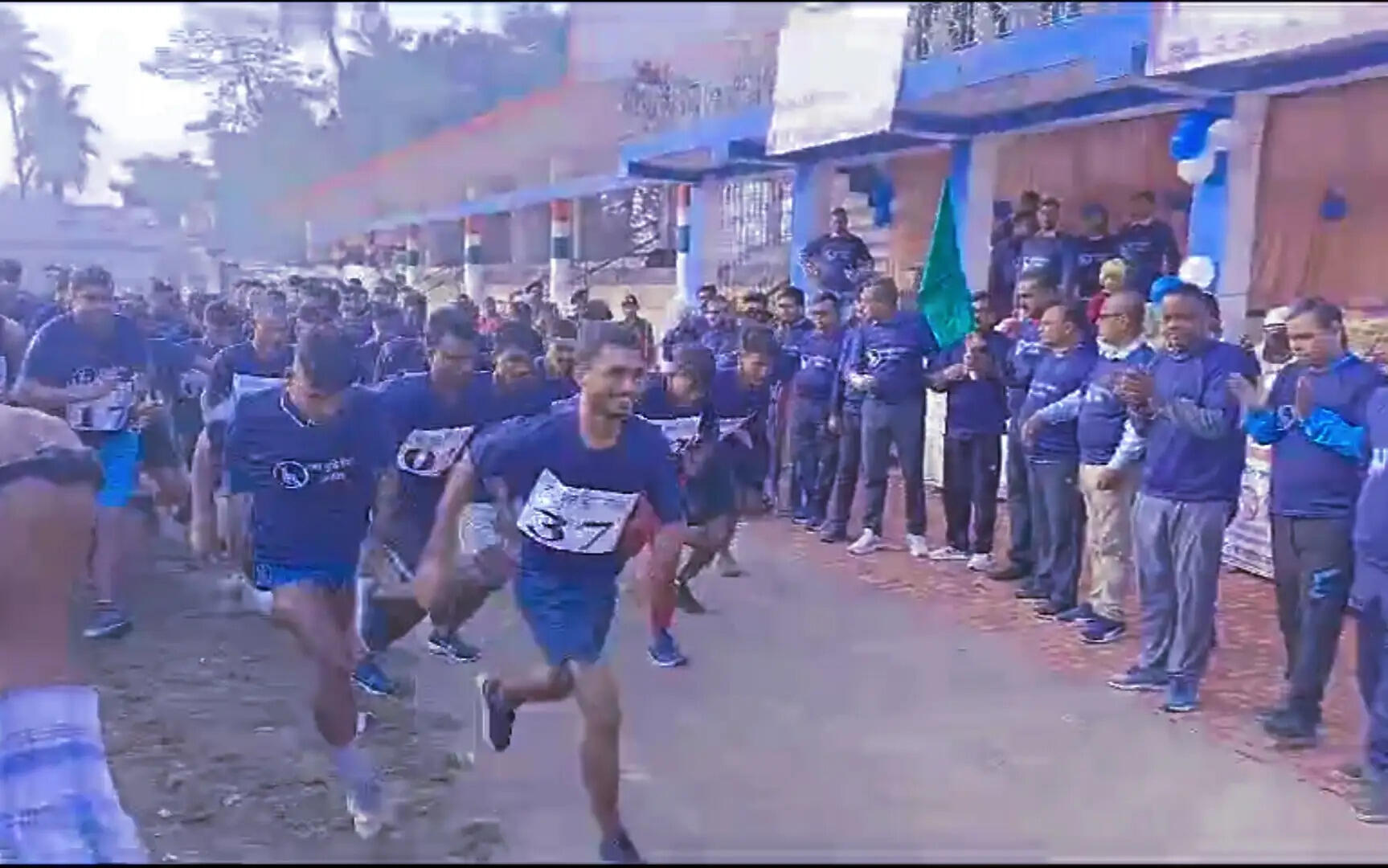 नशा मुक्त जिला निर्माण को लेकर सैकड़ों अररियावासियों ने मैराथन में लगाई दौड़