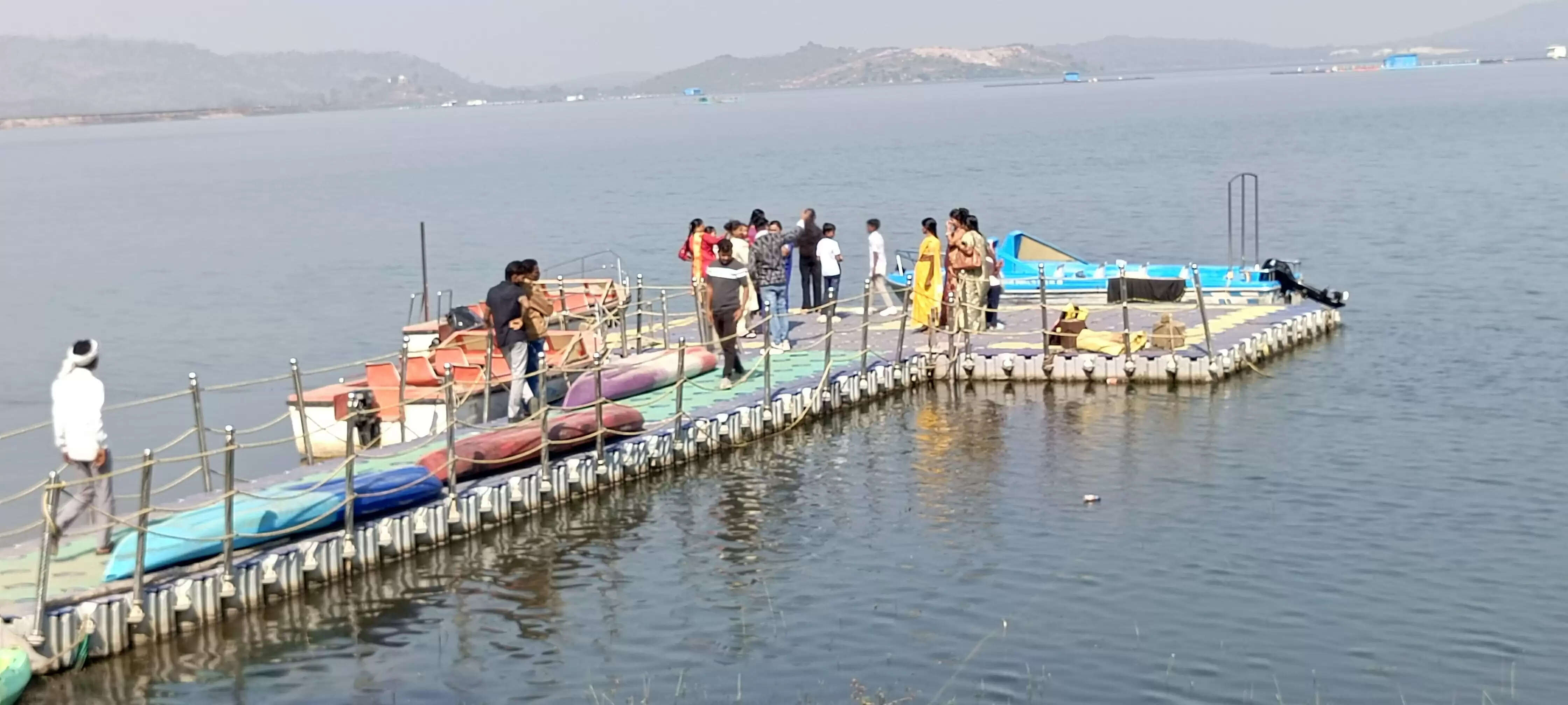 धमतरी : नववर्ष 2026: मंदिरों में श्रद्धा, पर्यटन स्थलों पर उमड़ा उल्लास