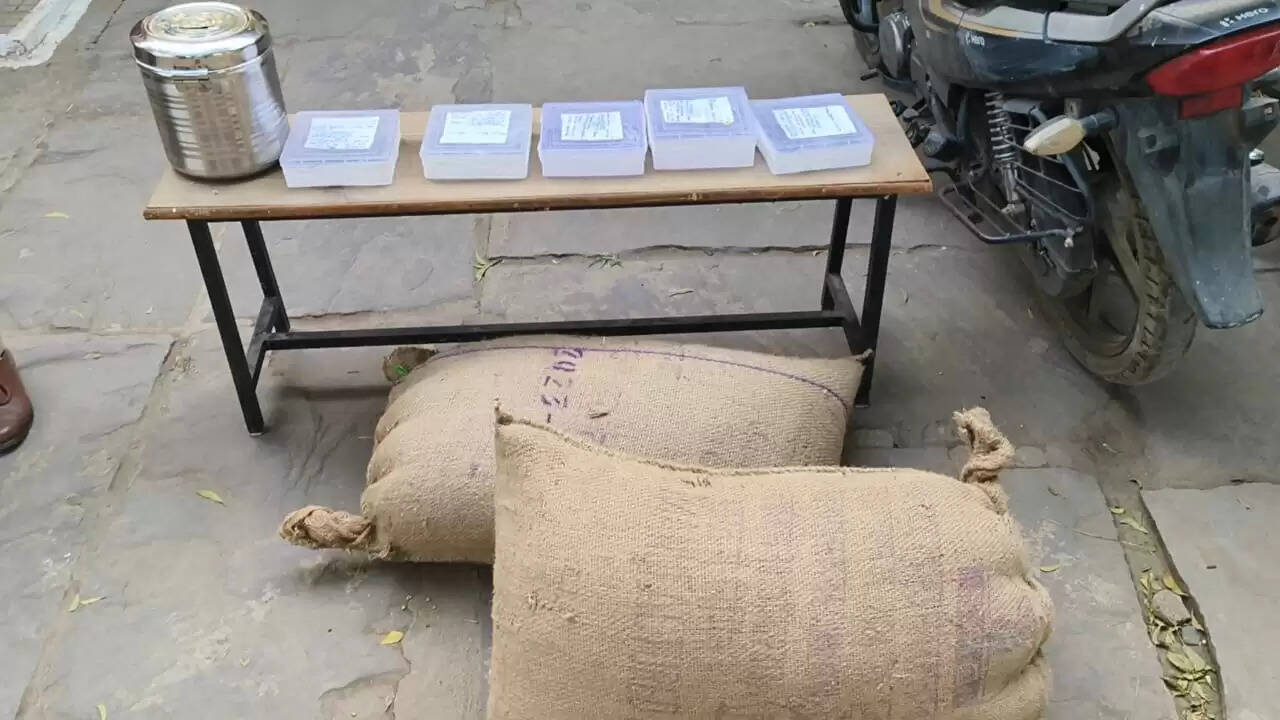 दमोह पुलिस ने चोरों का गिरोह पकड़ा, छह लाख का माल बरामद, एक नाबालिग भी शामिल