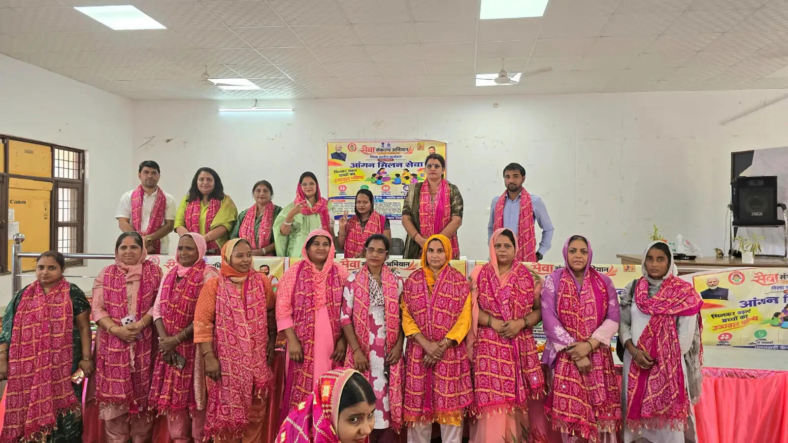 नूंह में ‘आंगन मिलन सेवा’ कार्यक्रम में उत्कृष्ट कार्य करने वाली आंगनवाड़ी कार्यकर्ता सम्मानित