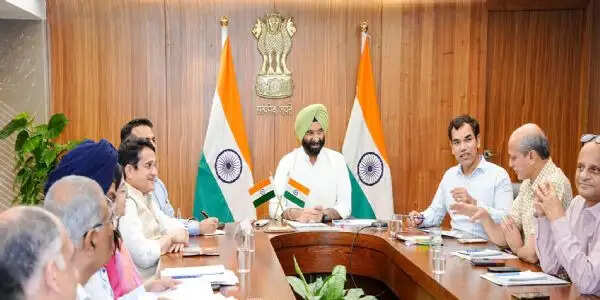 मंत्री सिरसा ने नई बोरवेल और भूजल निष्कर्षण नीति को लेकर की बैठक