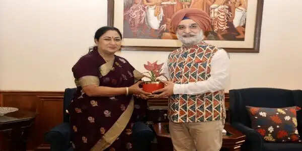 रेखा गुप्ता दिल्ली के उपराज्यपाल से मुलाकात की