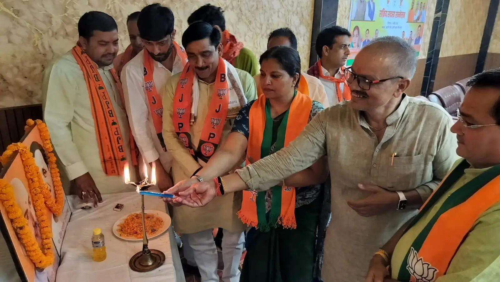 मोदी युग की उपलब्धियों से गूंजा मंच, मझवां में भाजपा का संगठित शक्ति प्रदर्शन