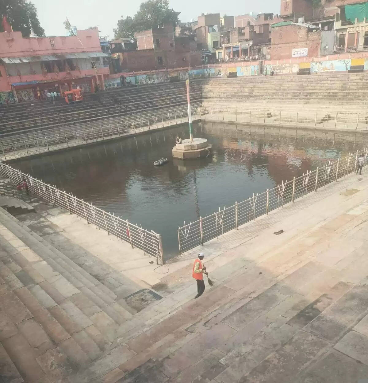 जौनपुर के शीतला चौकिया धाम का वाटर ट्रीटमेंट प्लांट महीनाें से बंद , अधिकारी माैन