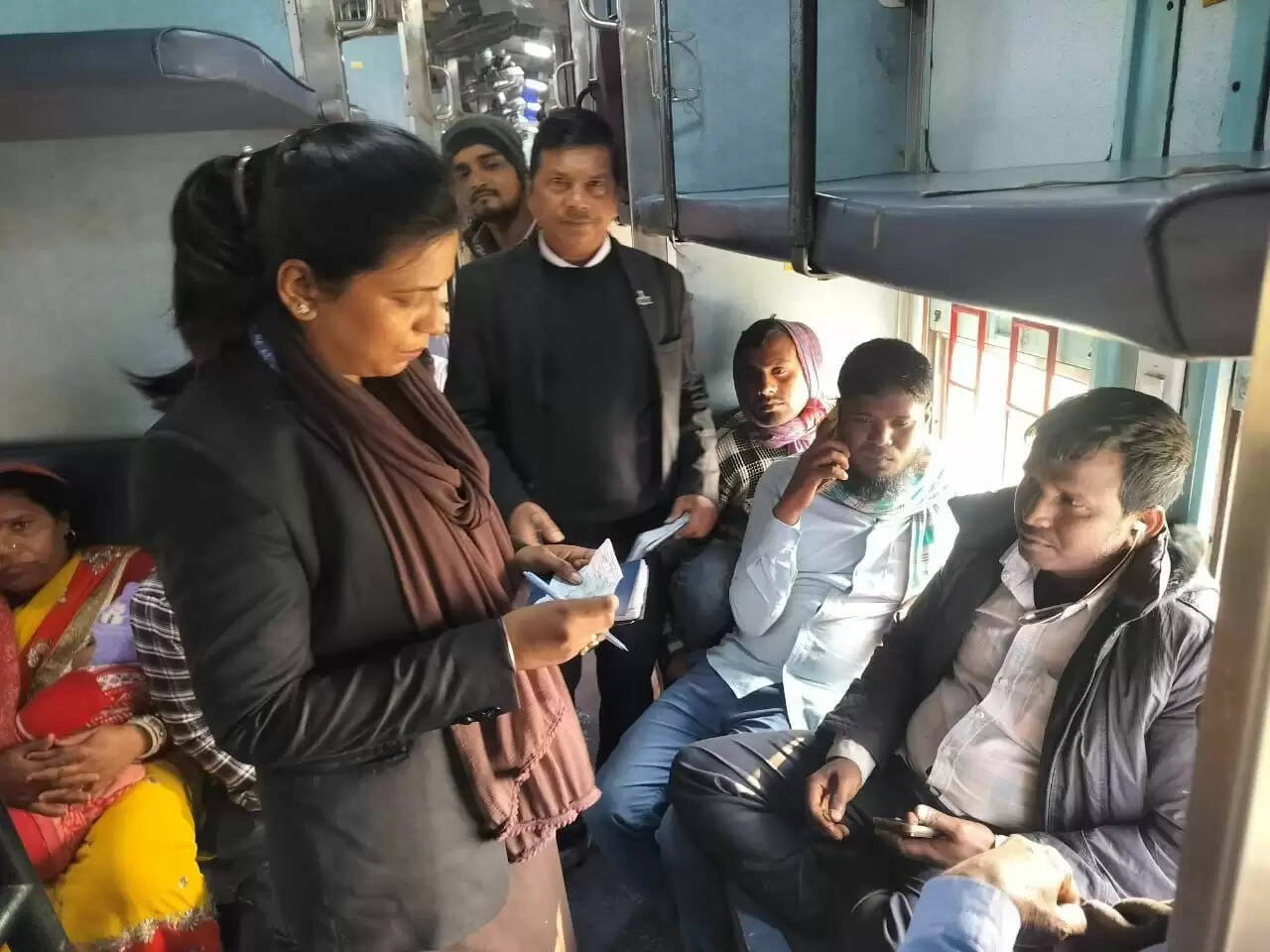 चलाया गया गहन टिकट चेकिंग अभियान , वसूला गया 4.33 लाख का जुर्माना