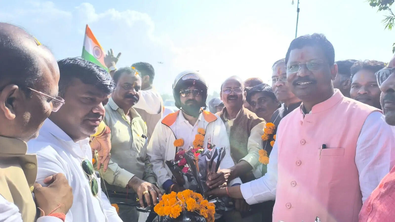 अनूपपुर: सेवा संकल्प अभियान: वडनगर से वाराणसी तक निकाली जा रही बाइक रैली का चंदनघाट में स्वागत