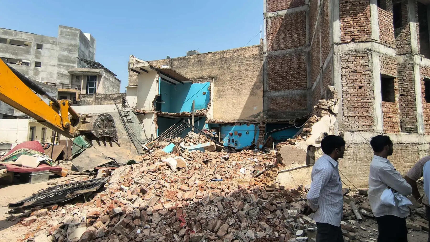 गुरुग्राम पुलिस की अवैध कब्जों पर सर्जिकल स्ट्राइक, अवैध निर्माण ध्वस्त