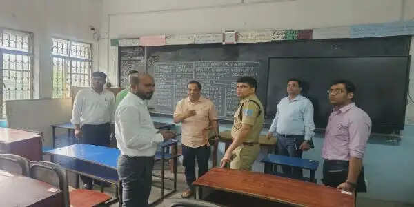 नीट परीक्षा केंद्रों का डीसी और एसपी किया निरीक्षण
