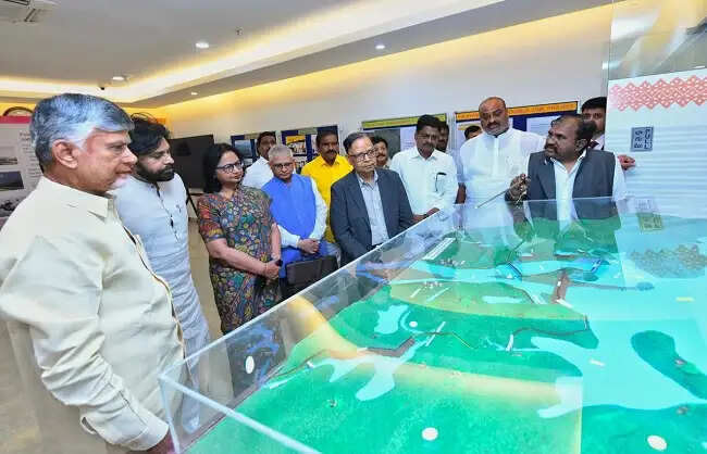 चार दिवसीय दौरे पर 16वें वित्त आयोग के सदस्य आंध्र प्रदेश पहुंचे, मुख्यमंत्री नायडू ने किया स्वागत