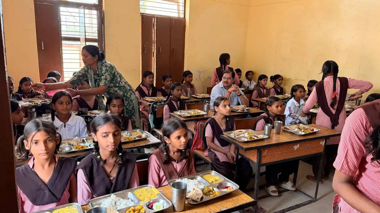 अमेठी : परिषदीय विद्यालयों में मिड-डे मील की गुणवत्ता परखी