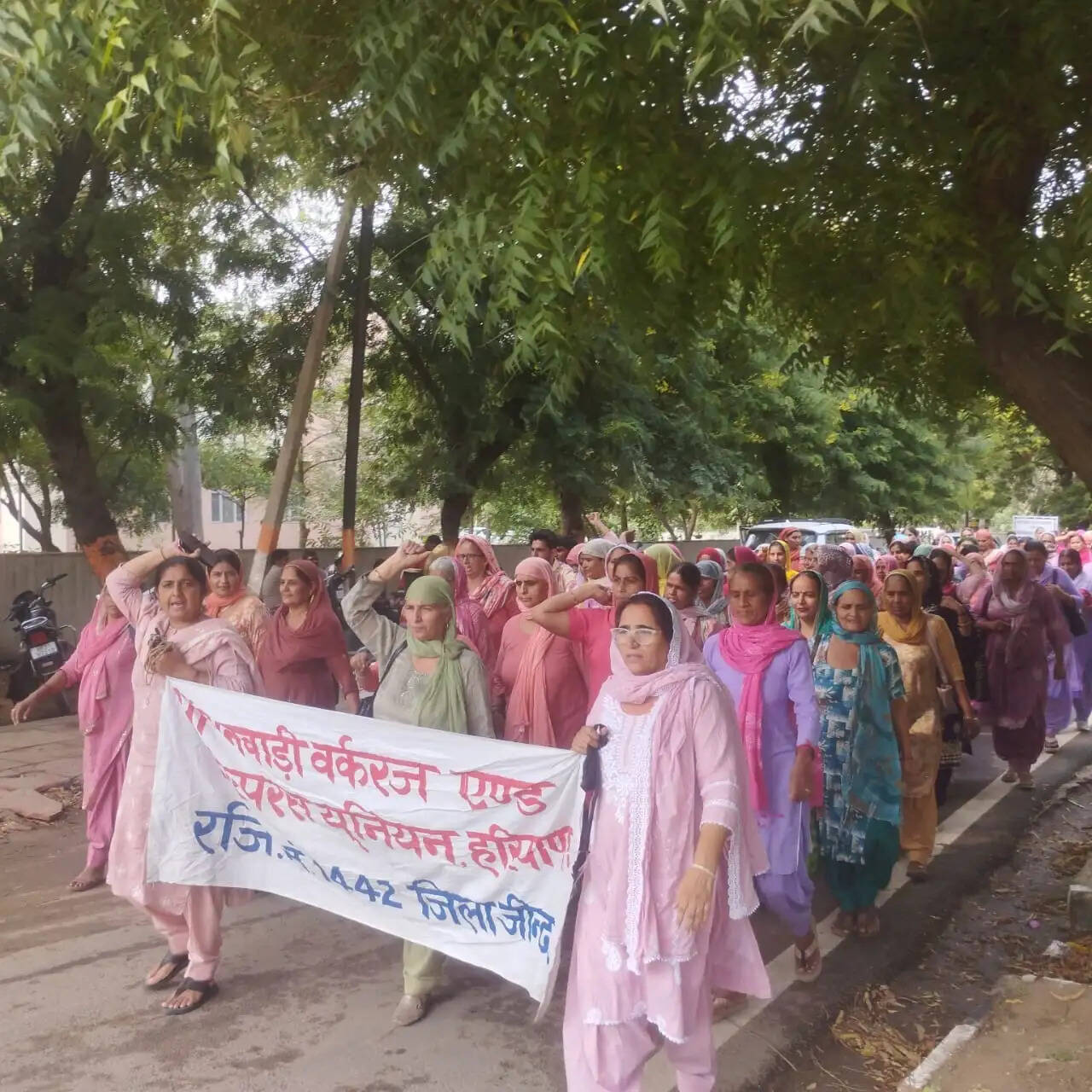 जींद : आंगनवाड़ी वर्करों ने अपनी मांगों को लेकर किया प्रदर्शन
