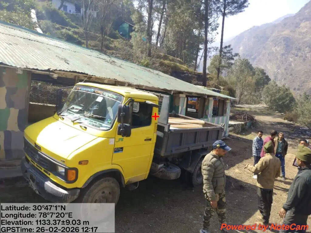 वन विभाग की टीम ने देवदार के 28 नग किये जब्त, वाहन सीज, चालक फरार