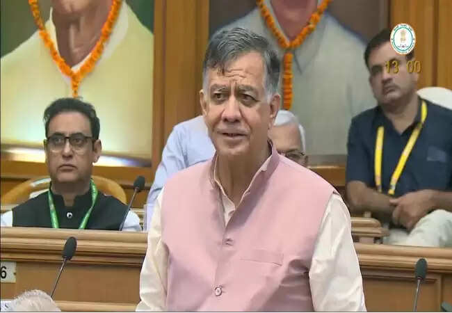 राजनीति का उद्देश्य समाज को देना होना चाहिए, लेना नहीं : सतीश महाना