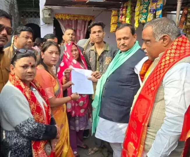 विशेष गहन पुनरीक्षण अभियान के तहत भाजपा कार्यकर्ताओं का घर-घर संपर्क अभियान