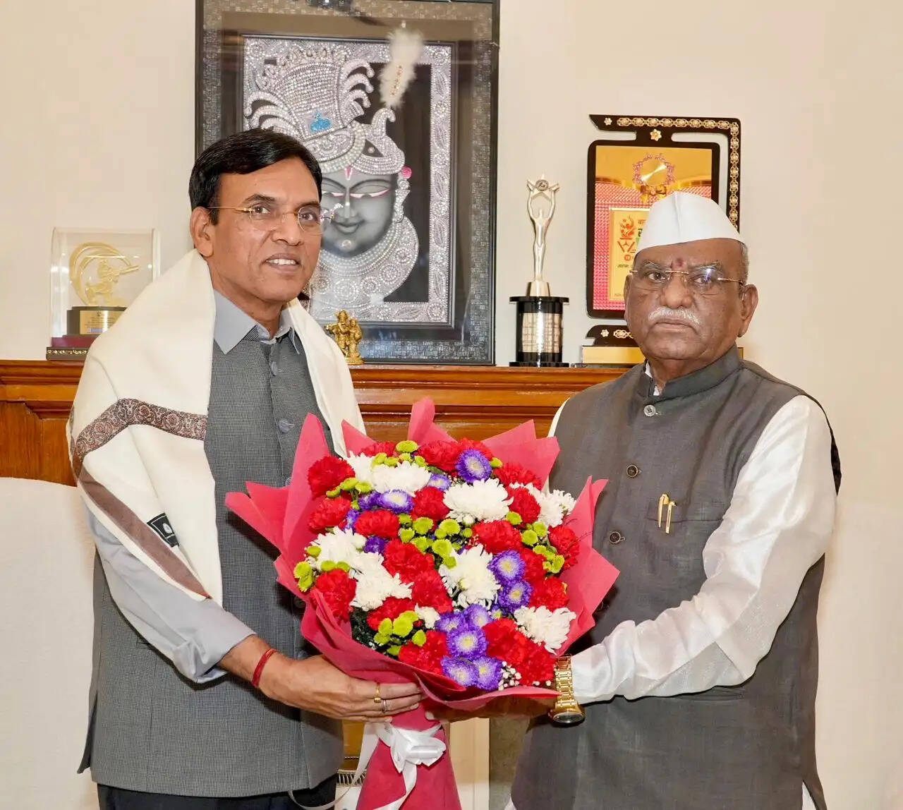 राज्यपाल बागडे की केंद्रीय श्रम एवं रोजगार और युवा मामले एवं खेल मंत्री डॉ. मनसुख मांडविया से शिष्टाचार भेंट