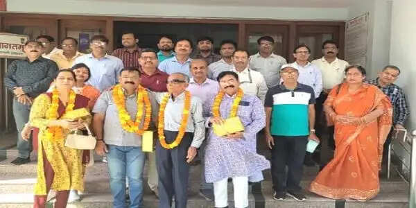 प्रयागराज : आकाशवाणी ने उप्र संगीत नाटक अकादमी के चयनित कलाकाराें काे अकादमी पुरस्कार से किया सम्मानित