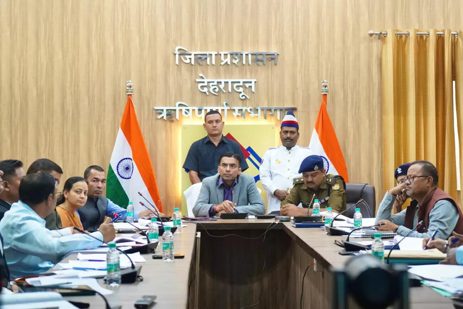 अब किसी की भी न जाए जान डीएम ने संभाली कमान, बोले- सड़क दुर्घटनाओं को रोकने के लिए करें प्रभावी उपाय 