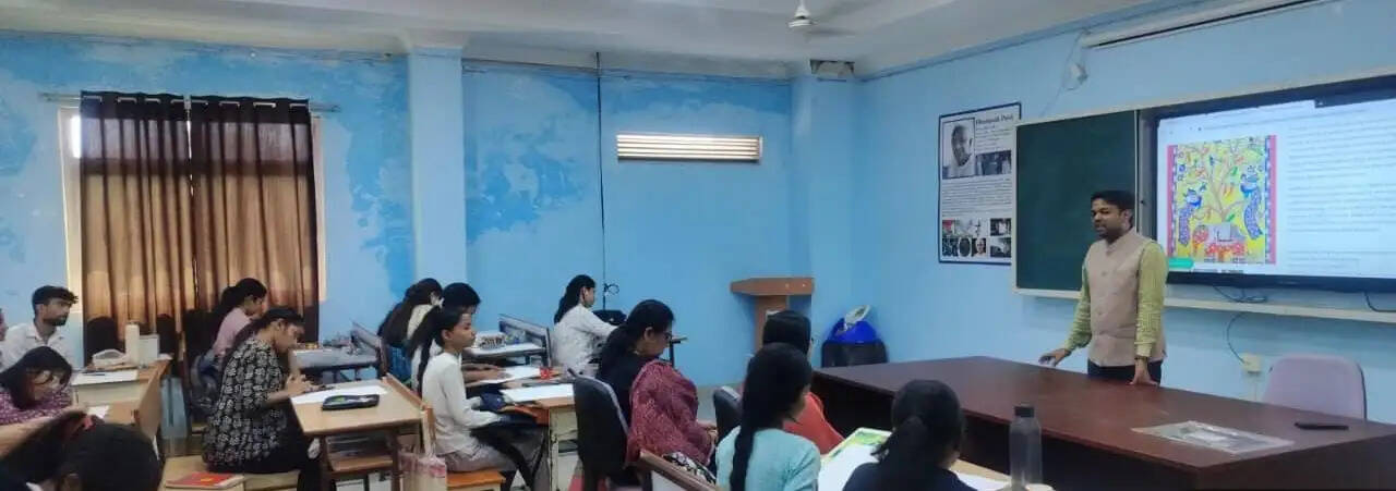 सीएसजेएमयू में ‘कलाकृति’ कार्यशाला, पारंपरिक कला से जुड़ रहे छात्र : डॉ. अंशु सिंह