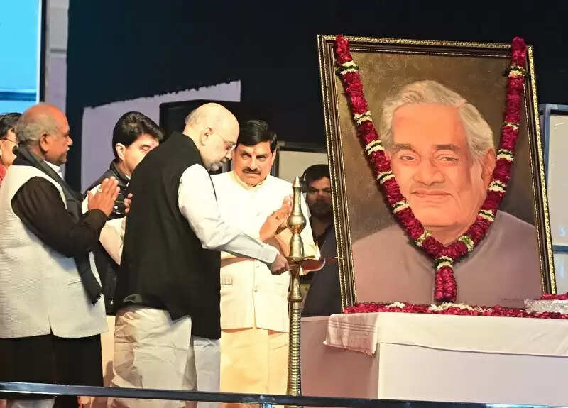 शाह ने ग्वालियर में 2 लाख करोड़ की परियोजनाओं का किया भूमिपूजन-लोकार्पण