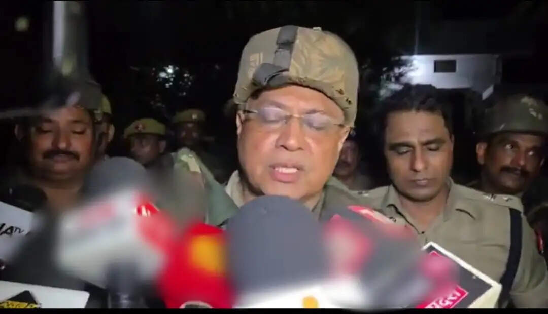 उप्र के आजमगढ़ में पत्नी-बेटे और दो पुजारियों को मारने वाला आरोपित मुठभेड़ में ढेर