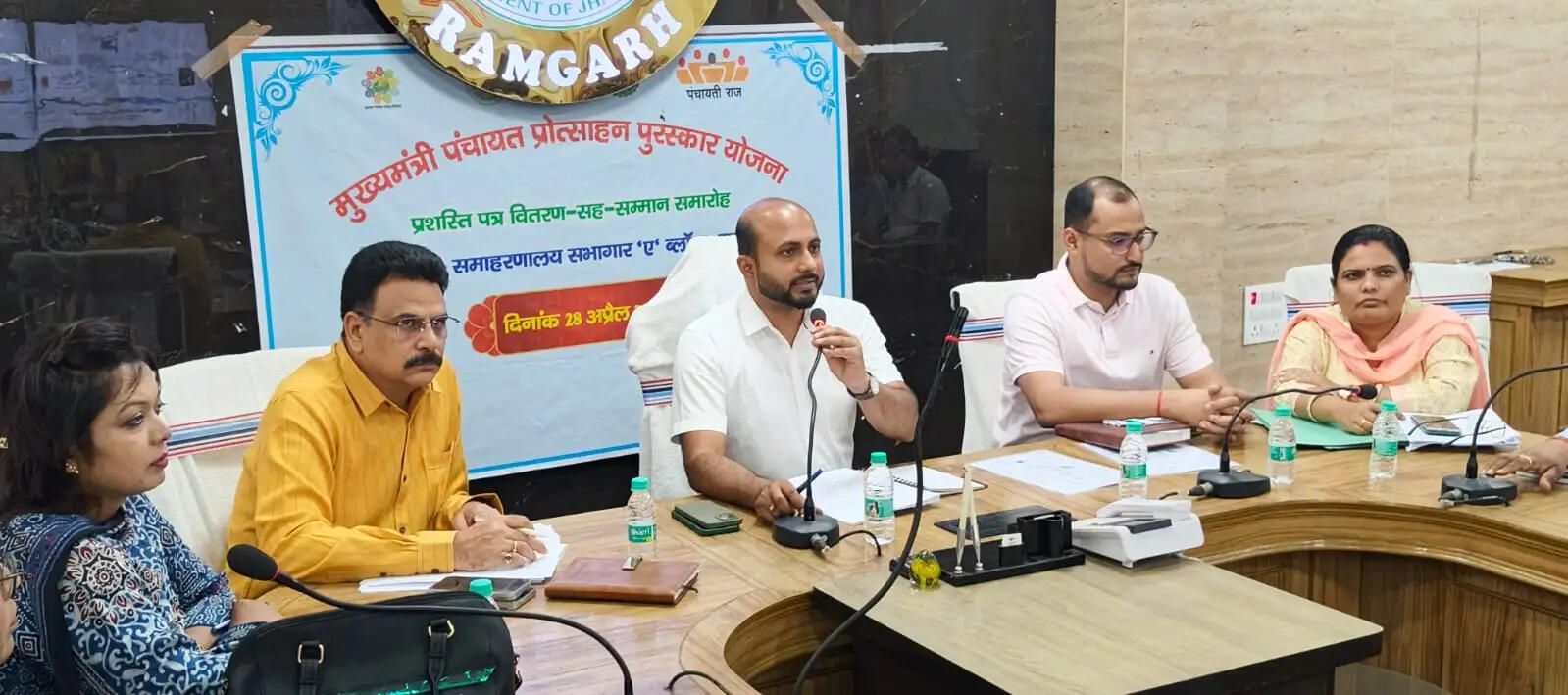 केबीपी कोल परियोजना में&nbsp;ग्रामीणों की समस्याएं हाे दूर : डीसी