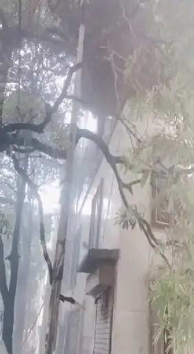 करोल बाग स्थित इमारत में लगी आग, दो छात्रों को सुरक्षित बचाया गया