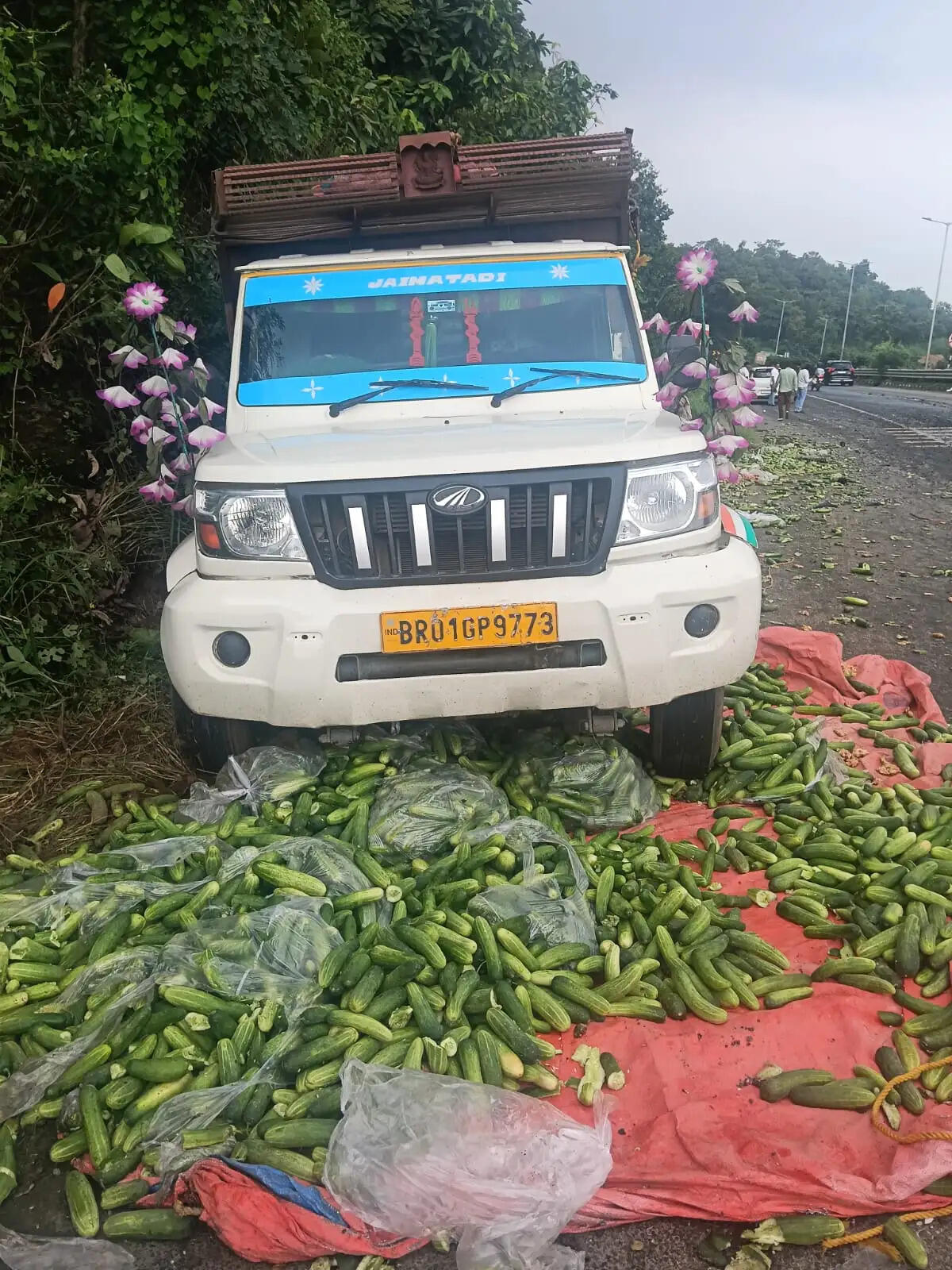 चुट्टूपालु घाटी में ट्रेलर ने चार वाहनों को मारी टक्कर, एक की मौत