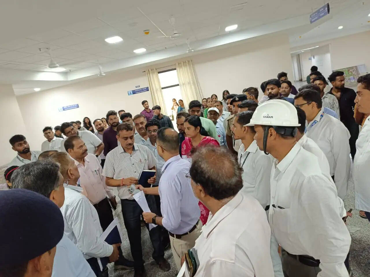 राजकीय चिकित्सा महाविद्यालय एवं अस्पताल को 15 अगस्त तक हैंडओवर करने का जिलाधिकारी ने एजेंसी दिया निर्देश