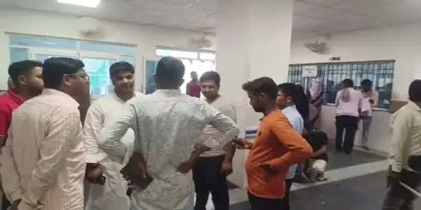 तेज रफ्तार चारपहिया वाहन ने बाइक को रौंदा, युवक की मौत