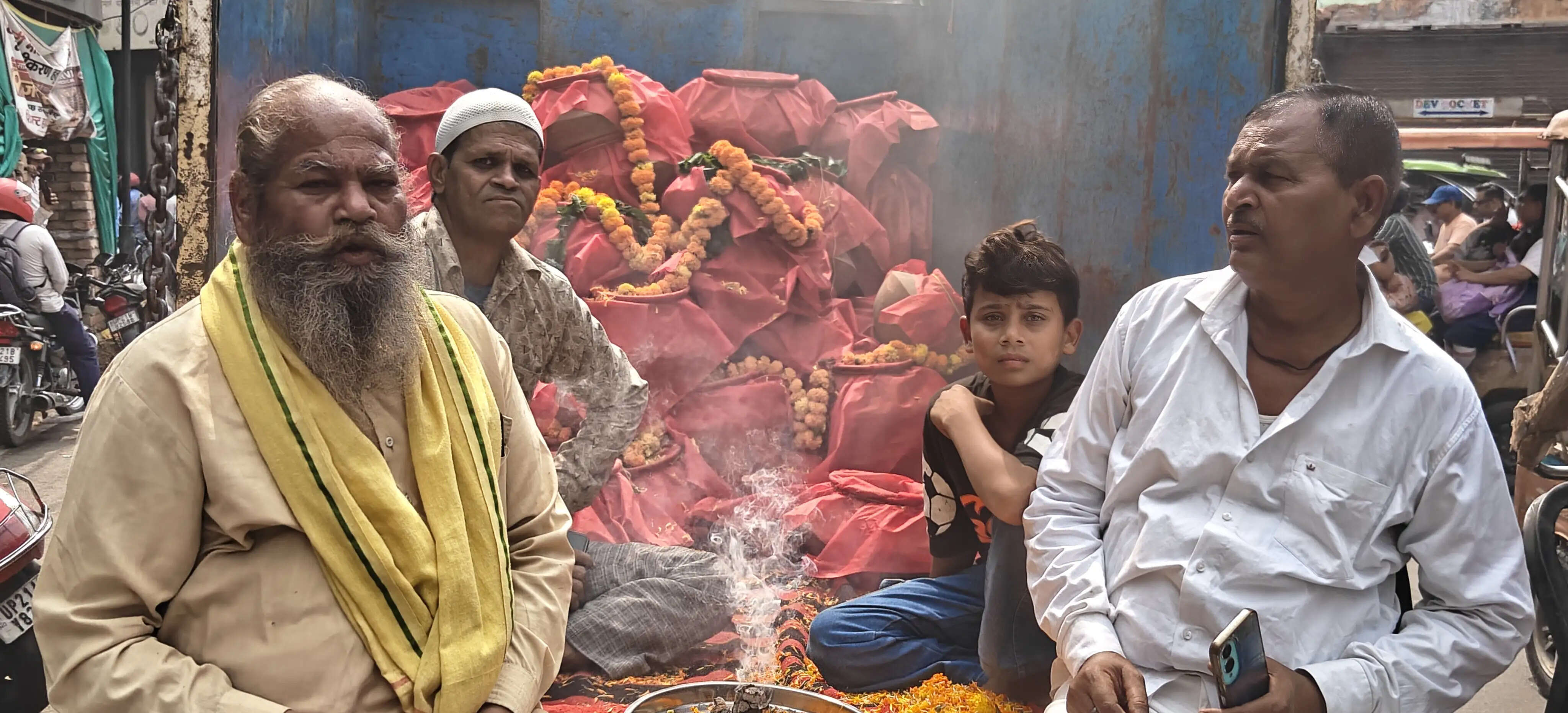 मुरादाबाद में 182 लावारिस हिंदू मृतकों की अस्थियों का विसर्जन ब्रजघाट में किया