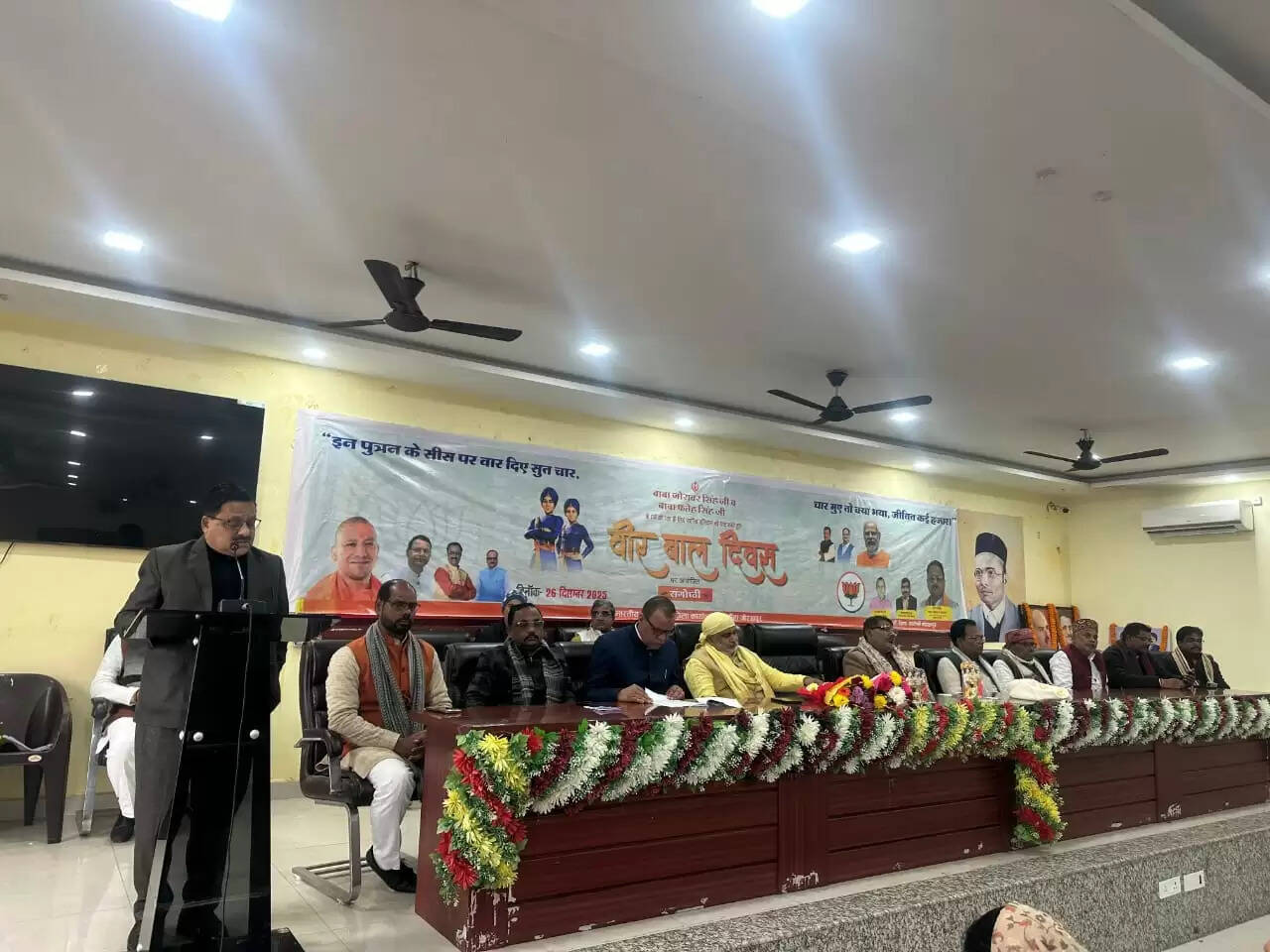 वीर शाहजादों का बलिदान अविस्मरणीय : डॉ राधा मोहन दास अग्रवाल