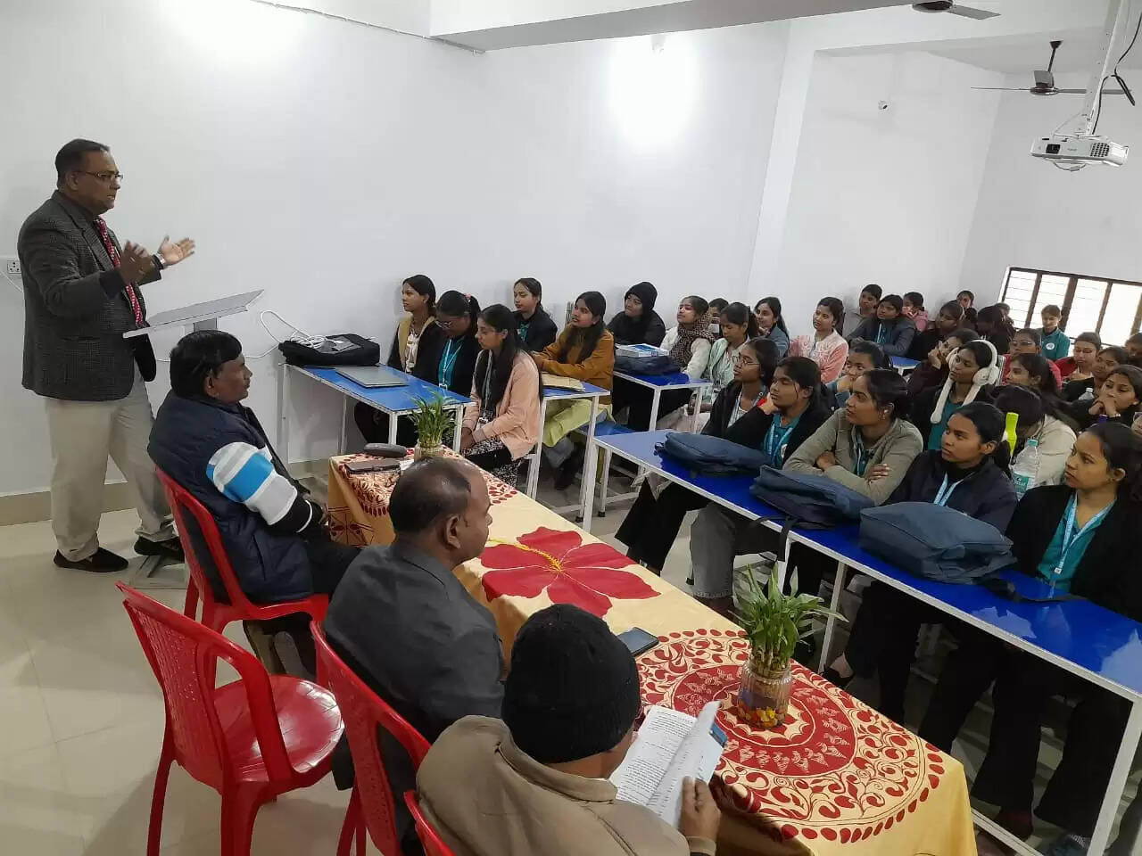 अंबिकापुर : विश्व की तीसरी सबसे बड़ी भाषा हिन्दी, साई कॉलेज में विश्व हिन्दी दिवस पर हुआ विचार-विमर्श