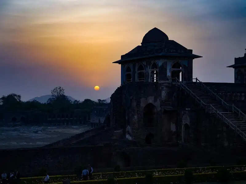 ब्रिक्स देशों के कृषि मंत्री और अधिकारियों ने किया ऐतिहासिक स्थल मांडू का भ्रमण