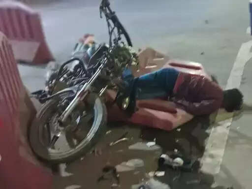 कोरबा : एनटीपीसी गेट पर मोटरसाइकिल की भीषण टक्कर, युवक गंभीर