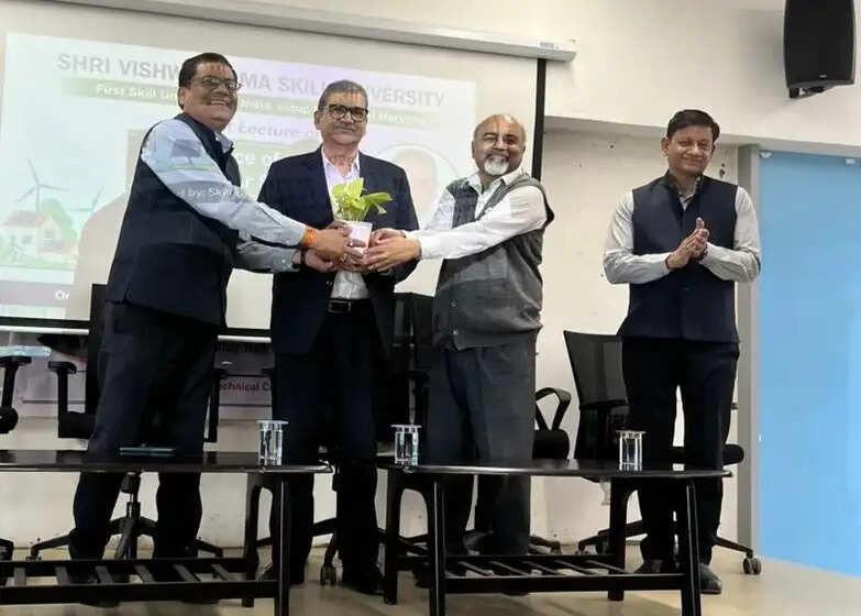 पलवल : एसवीएसयू में सौर ऊर्जा के क्षेत्र में स्किलिंग के महत्व पर हुआ व्याख्यान