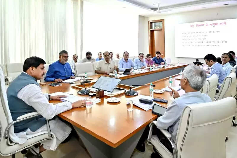 मप्रः मुख्यमंत्री डॉ. यादव ने की श्रम विभाग द्वारा किए जा रहे नवाचारों की सराहना