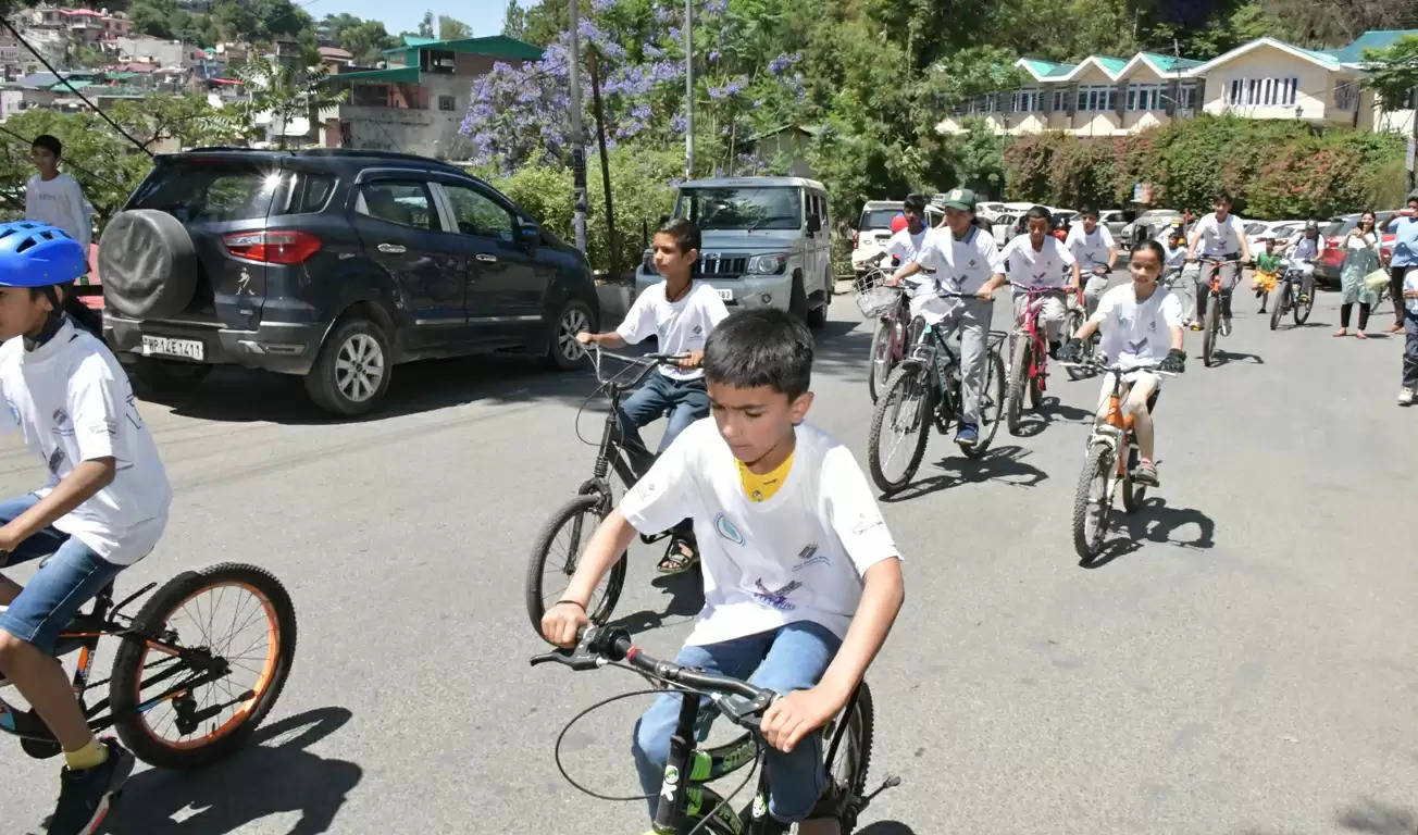 सोलन में बाईसाईकल रैली से किया वोटरों को जागरूक