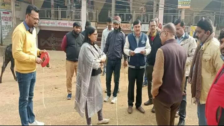 ग्वालियरः कलेक्टर ने किया निर्माणाधीन फोरलेन सड़क का औचक निरीक्षण