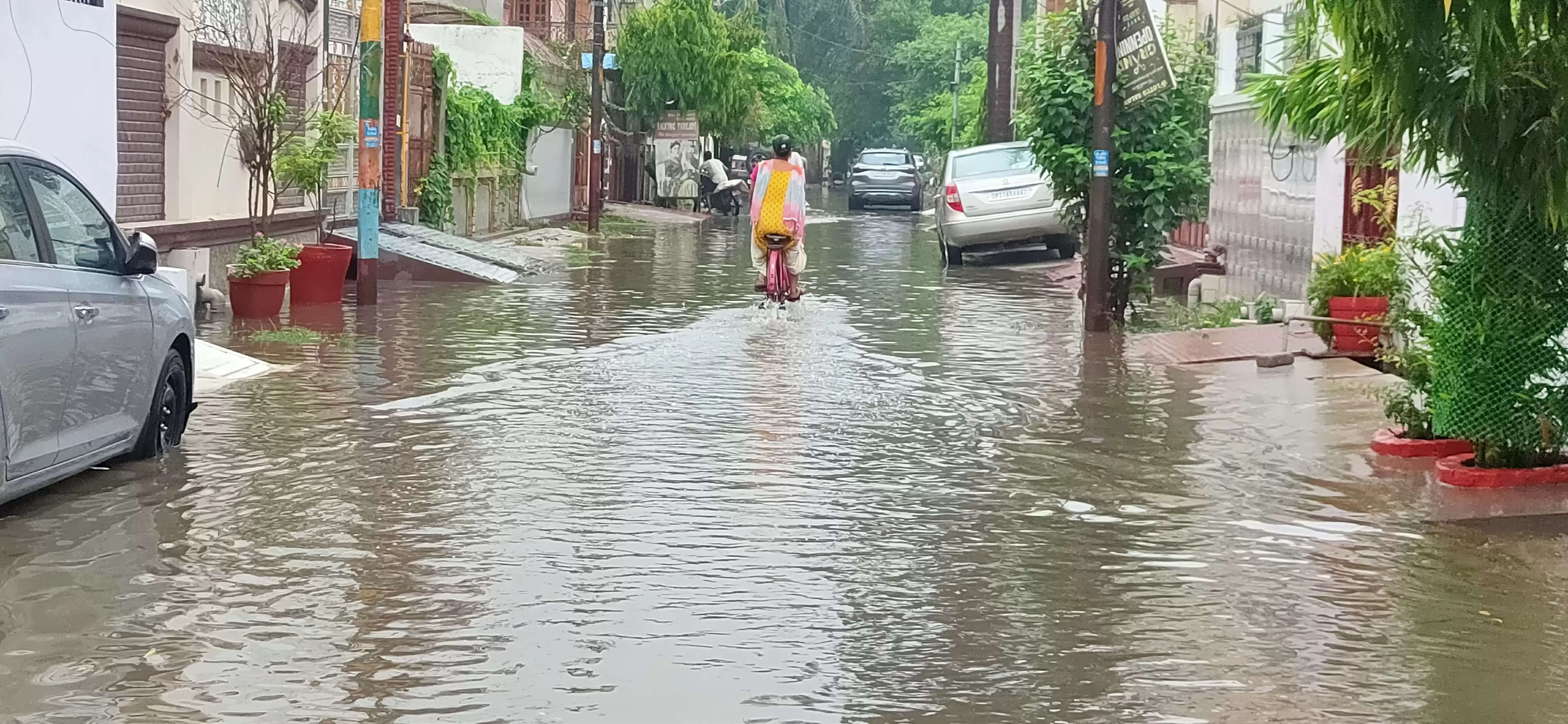 मुरादाबाद: ताबड़तोड़ बारिश में 800 करोड़ से अधिक से बन रही स्मार्ट सिटी पानी से लबालब