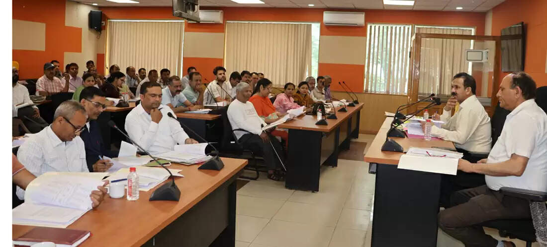 पीएम आदर्श योजना के अन्तर्गत जिला कांगड़ा के 40 गांव आदर्श घोषित : एडीसी