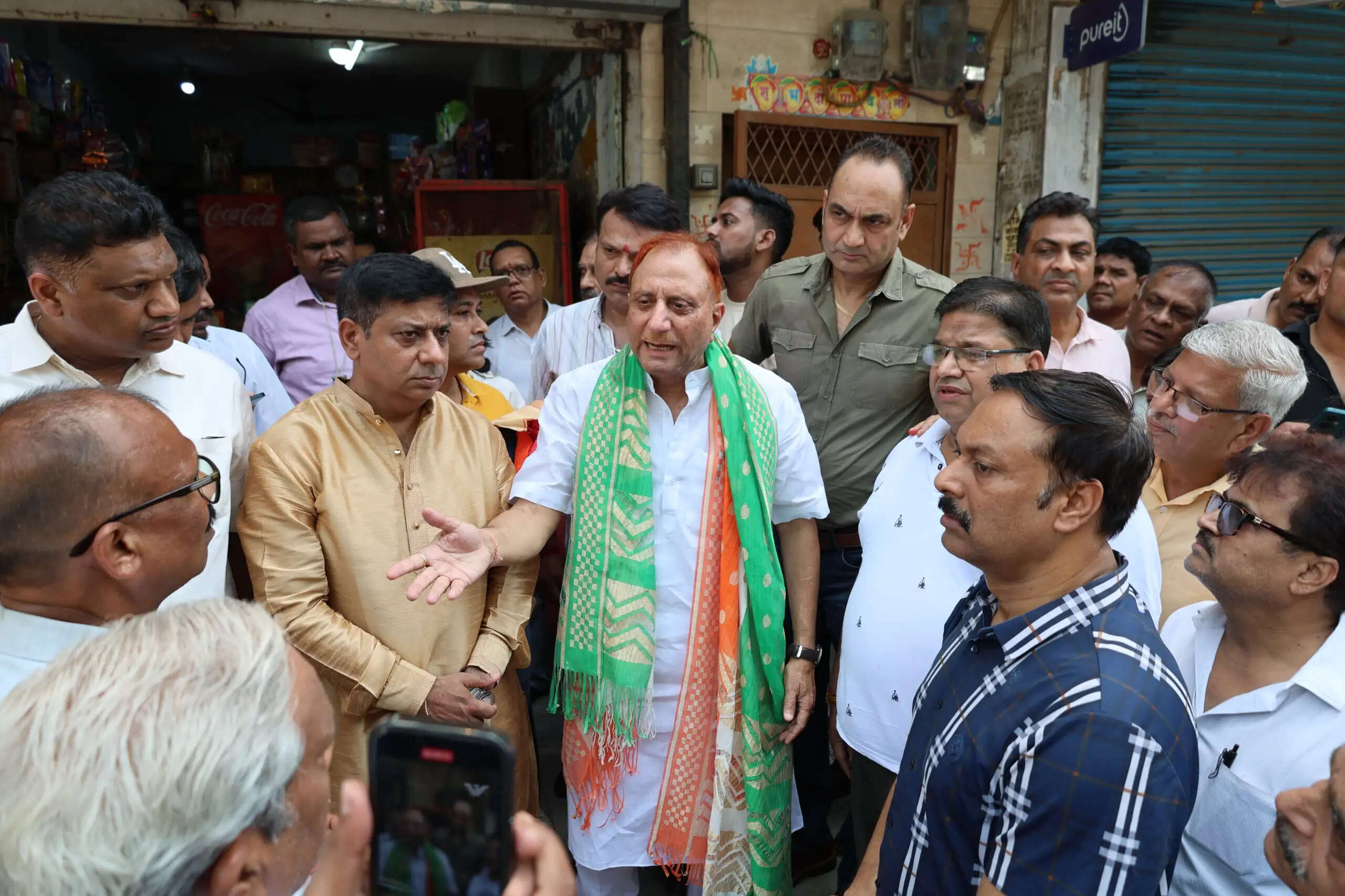 महापौर ने खिचड़ीपुर एवं पटपड़गंज वार्ड का किया निरीक्षण