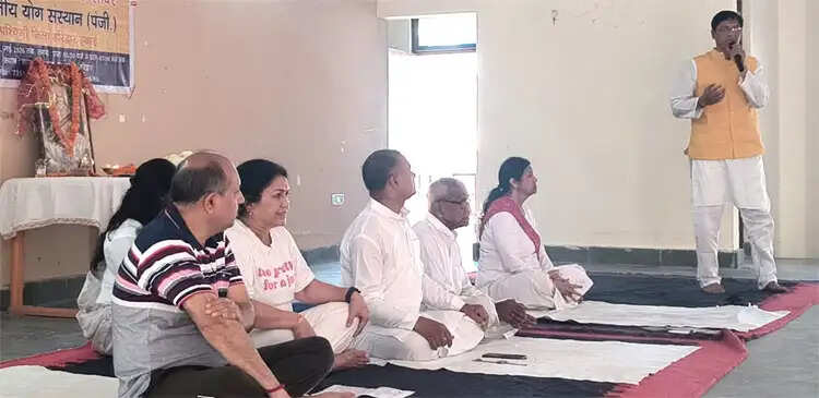 भारतीय योग संस्थान का पांच दिवसीय मोटापा निवारण योग शिविर शुरू