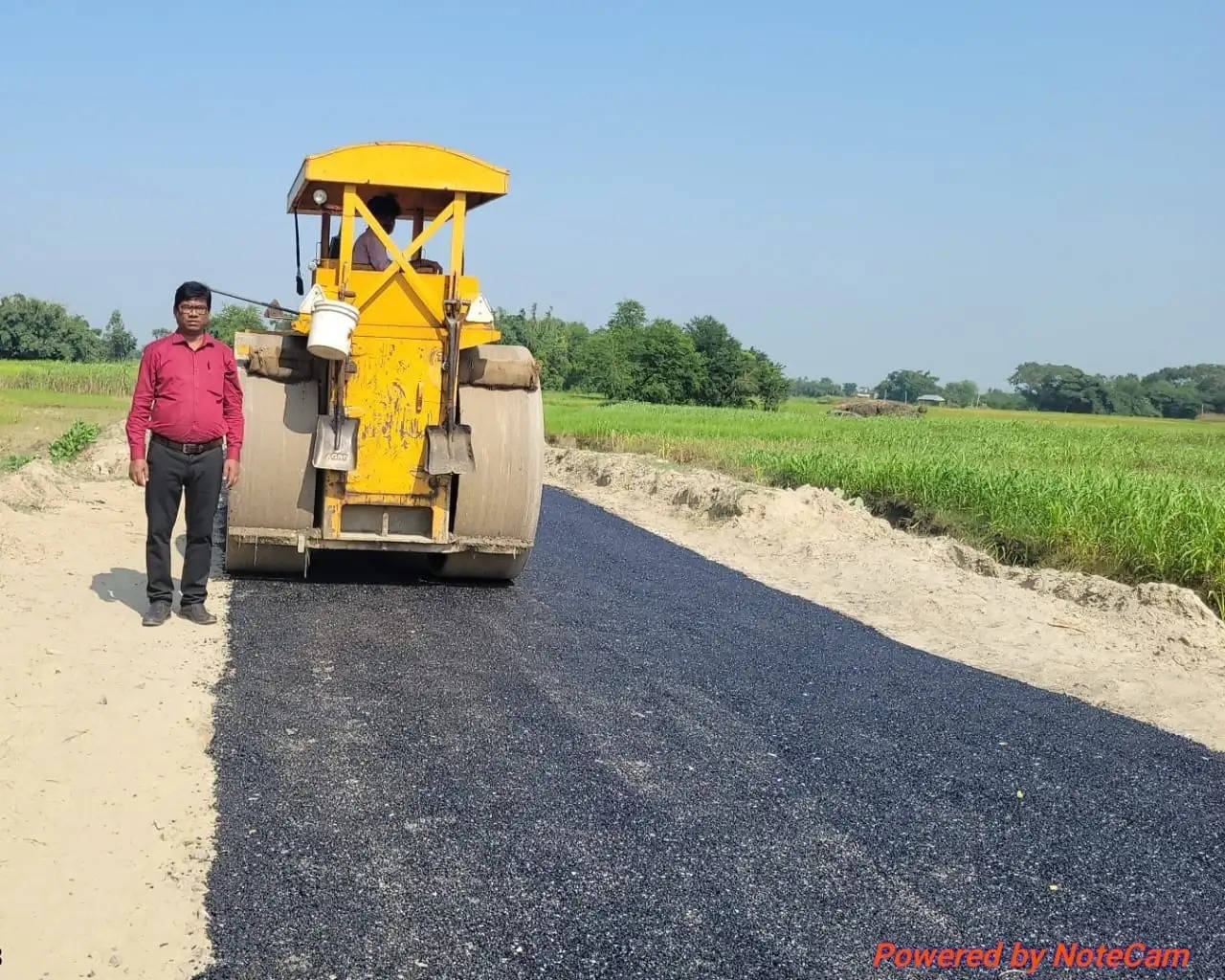 डीएम ने माह दिसंबर तक सभी सड़क निर्माण योजनाओं को हर हाल में पूरा करने का निर्देश दिया