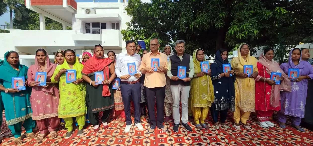 हिसार मंडल आयुक्त ने किया ‘जहर जो हमने पीया’ पुस्तक का विमोचन