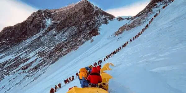 इतिहास के पन्नों में 15 मई : पर्वतारोहण में महिला का कमाल और मैकडॉनल्ड की शुरुआत का दिन