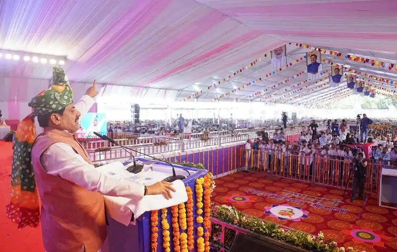 महिलाएं परिवार की रीढ़ और इज्जत, उनके सशक्तिकरण के हर संभव प्रयास कर रही राज्य सरकारः मोहन यादव