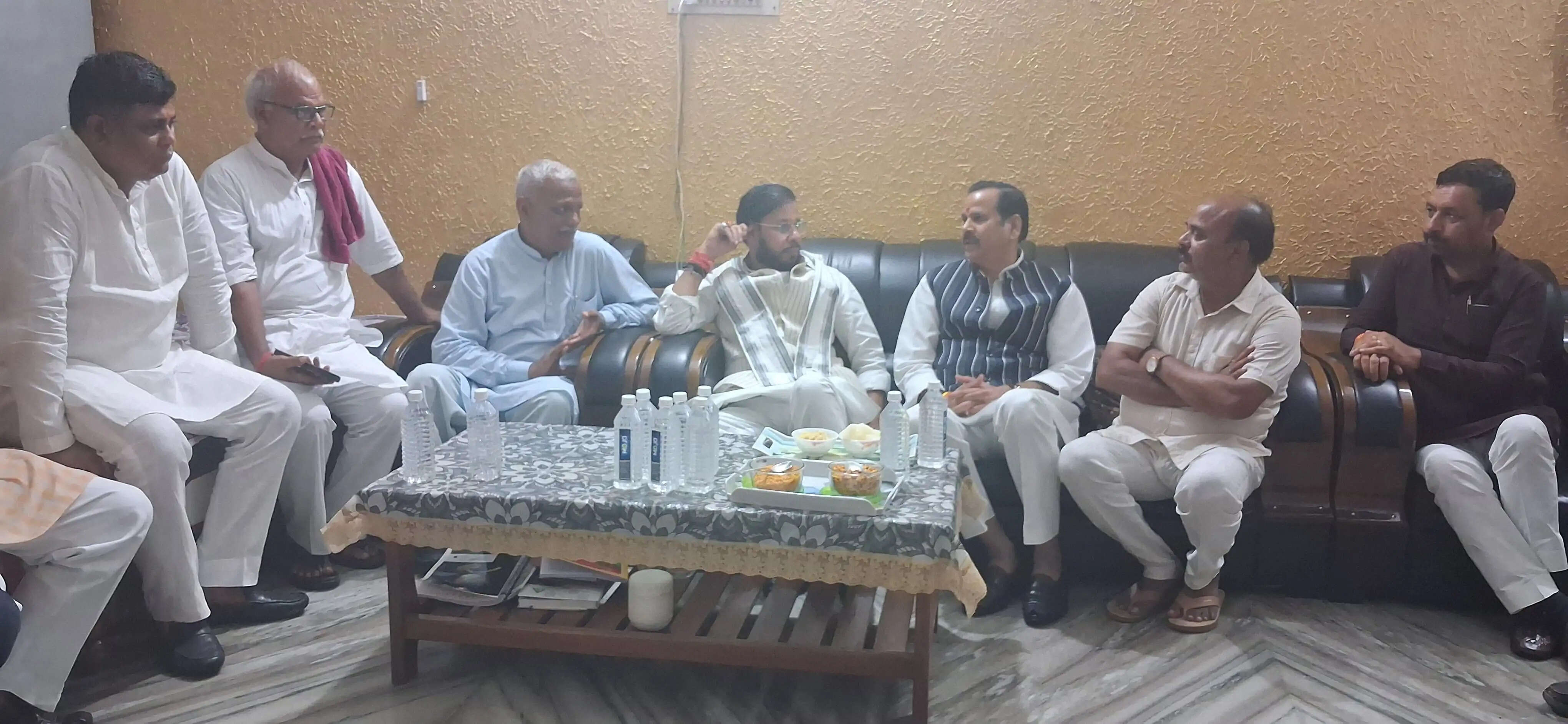 कैबिनेट मंत्री मनोज पांडेय ने पूर्व विधायक दादा तेजभान सिंह को भावभीनी को दी श्रद्धांजलि